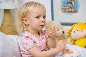 Чем лечить сухой кашель до рвоты у ребенка что делать thumbnail