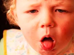 У ребенка высокая температура горло красное сопли и кашель thumbnail