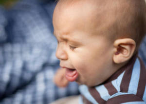 Приступообразный сухой кашель у ребенка причины thumbnail